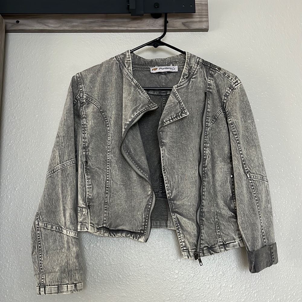 NWOT beautiful grey denim jacket xs